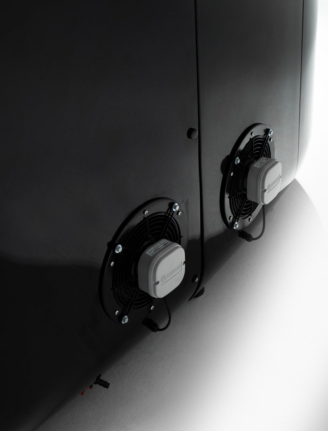 Vacuactivus cryotherapy chamber for home with dual cooling fans for optimal performance