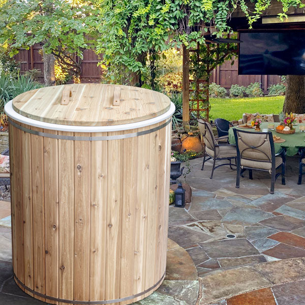 Leisurecraft luxury plunge tubs made of natural wood, perfect for outdoor relaxation and wellness