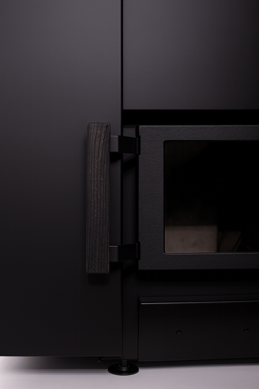 Close-up of Narvi Kaamos 20 wood sauna stove door handle and viewing window for easy access and monitoring