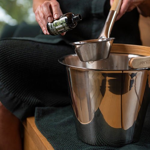 Rento Harri Koskinen sauna bucket with a ladle, perfect for adding scents to your sauna experience