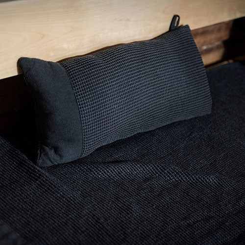 Rento Kenno sauna pillow in black, designed for comfort and relaxation during sauna sessions
